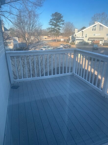 Building Photo - 5080 Heathglen Cir