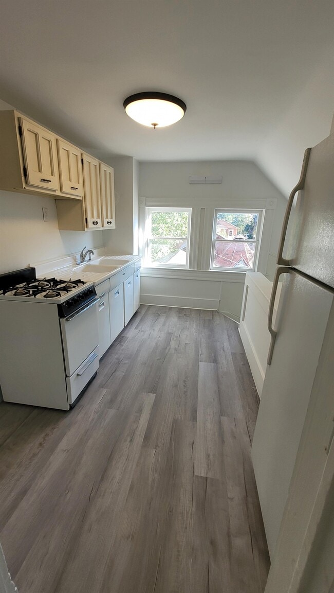 Building Photo - 728 W Colorado Ave