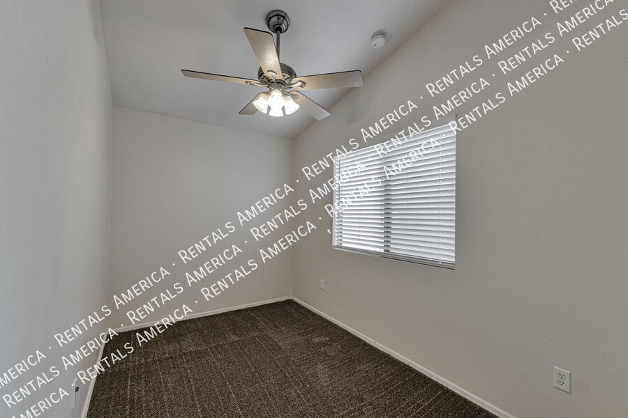 Building Photo - 6615 E Splendid Ln