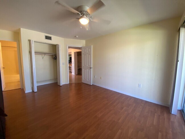 Building Photo - Charming 2BR/2BA Condo in the Heart of Port Charlotte!