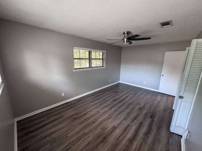 Building Photo - 2308 Avondale Dr