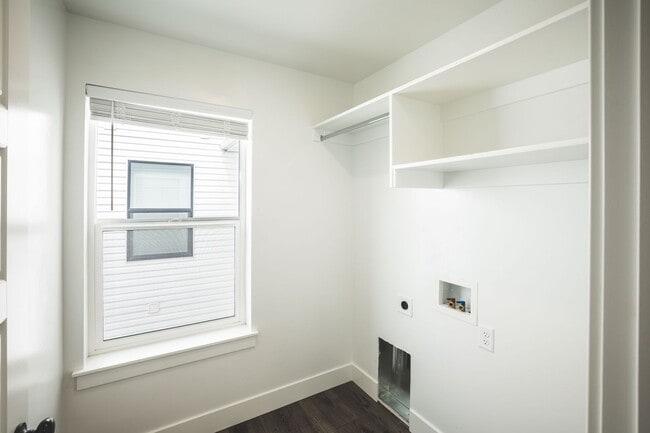 Building Photo - MODERN 4 BED 3 BATH TOWNHOME IN SUGAR CITY