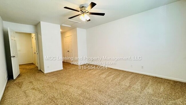 Building Photo - 3 bedroom Duplex with unique floor plan in...