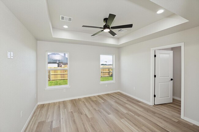 Building Photo - 8910 Oakleaf Ct