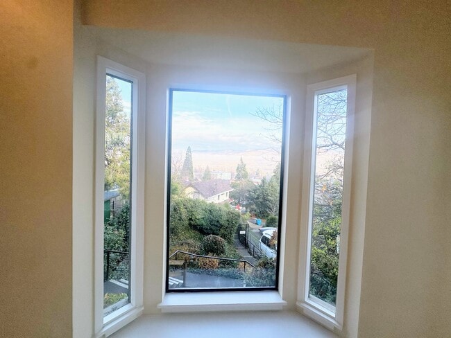 Building Photo - 339 Ravenwood Pl