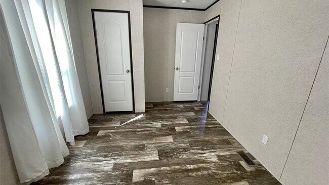 Building Photo - 1203 Thicket Ct