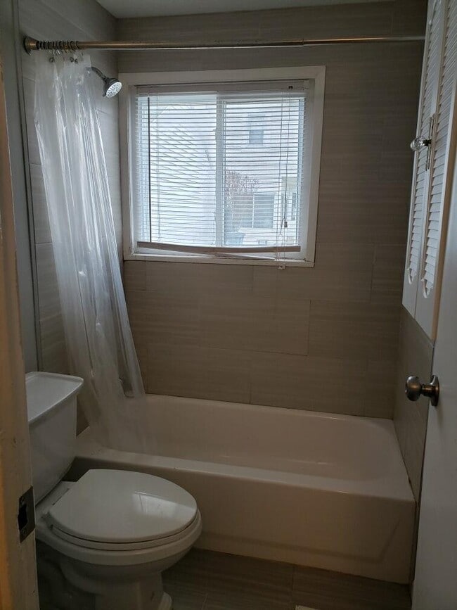 Building Photo - 1340 Mound Ave