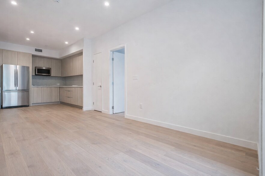 Building Photo - 5851 W 88th St