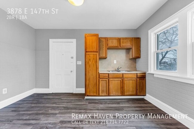 Building Photo - 3878 E 147 St #2/UP, Cleveland - 2 Bed 1 B...