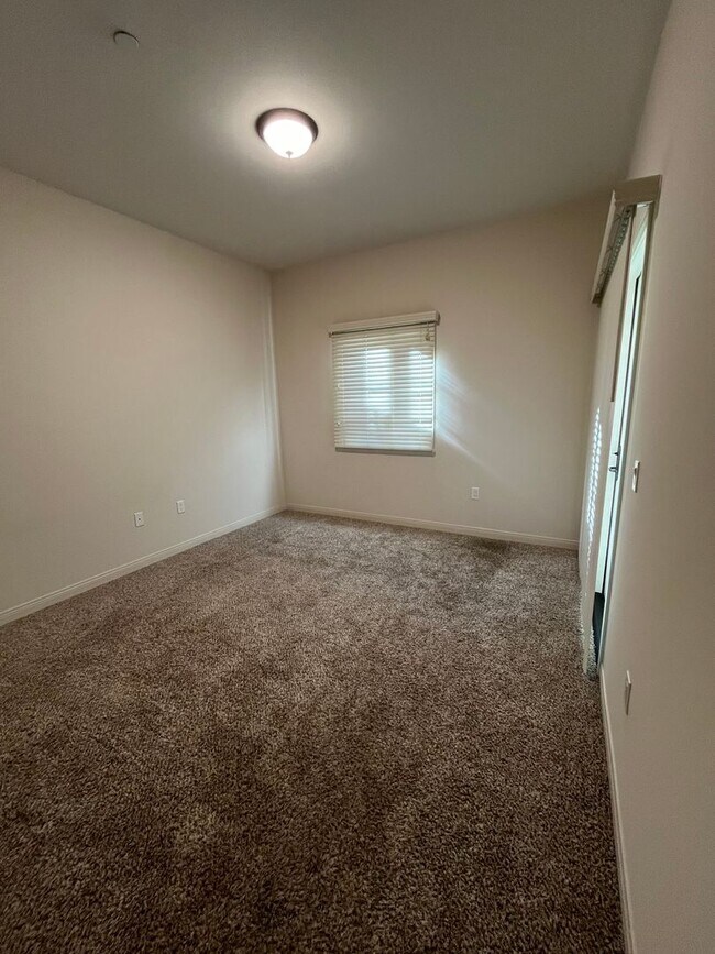 Building Photo - 3880 State St