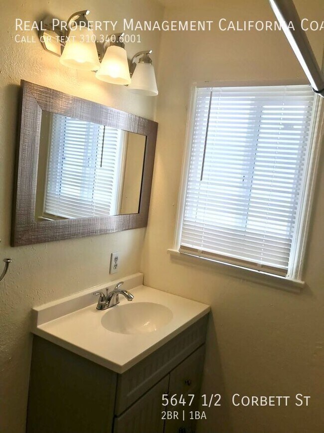 Building Photo - Move In Special!!!   Refreshed Mid City Condo