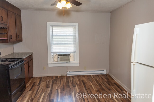 Building Photo - 928 Fairview Dr SW