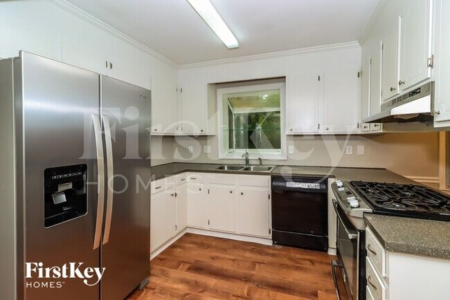 Building Photo - 7625 Summerwood Ln