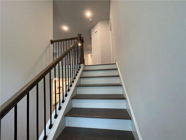 Building Photo - 673 Avondale Creek Dr.