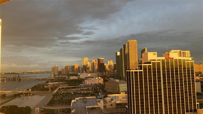 Building Photo - 1750 N Bayshore Dr