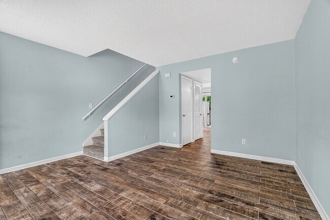 Building Photo - 507 Stinson Dr