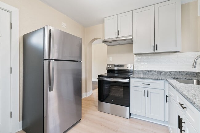 Building Photo - Newly Renovated 3 Bedroom home in East Pittsburgh available now!