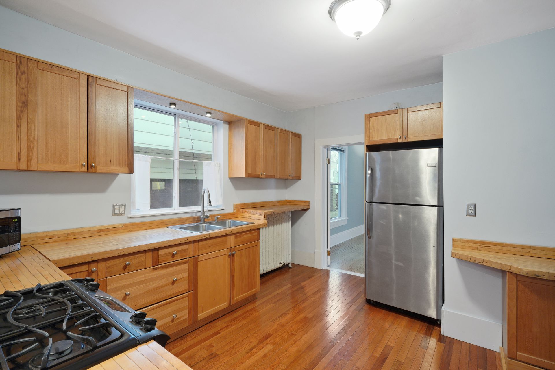 Kitchen - stainless steel appliances. - 3032 grand ave