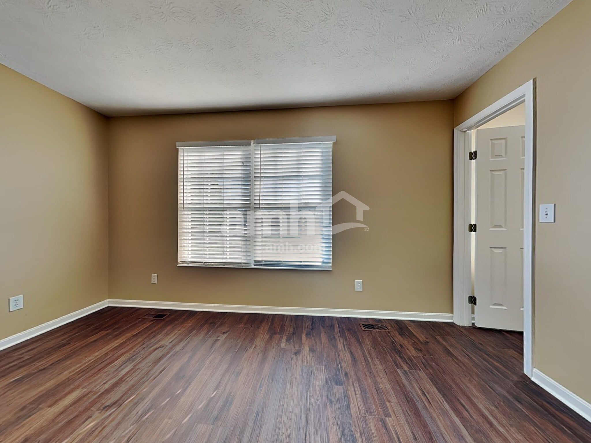 Building Photo - 18 Robin Way