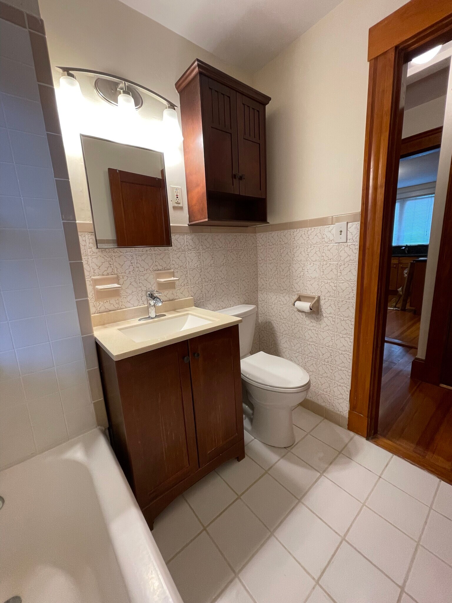 Building Photo - 60 Landseer St