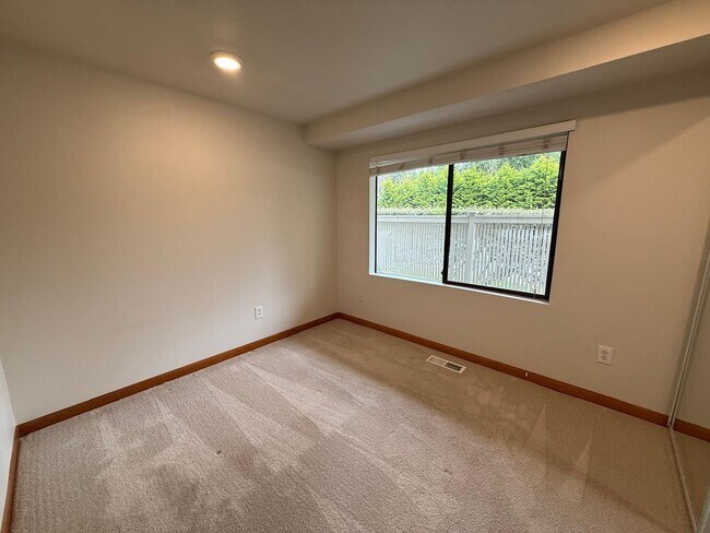 Building Photo - Updated 2BR Condo Near Juanita Village & Beach – Pool, Gym, Parking Included