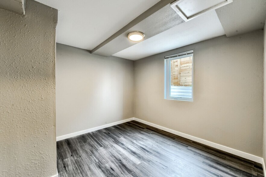 Building Photo - 6045 W Byers Pl