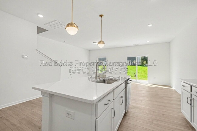 Building Photo - 826 Earhart St NW