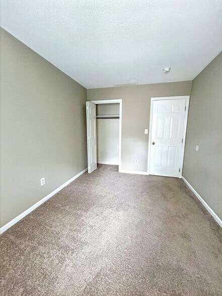 Building Photo - 1524 Township Cir