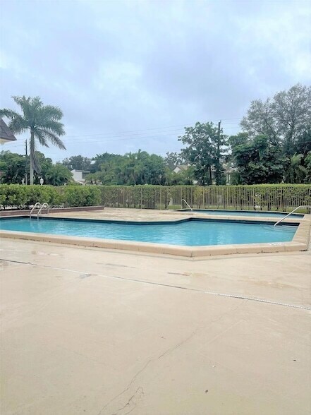 Building Photo - 8475 SW 94th St