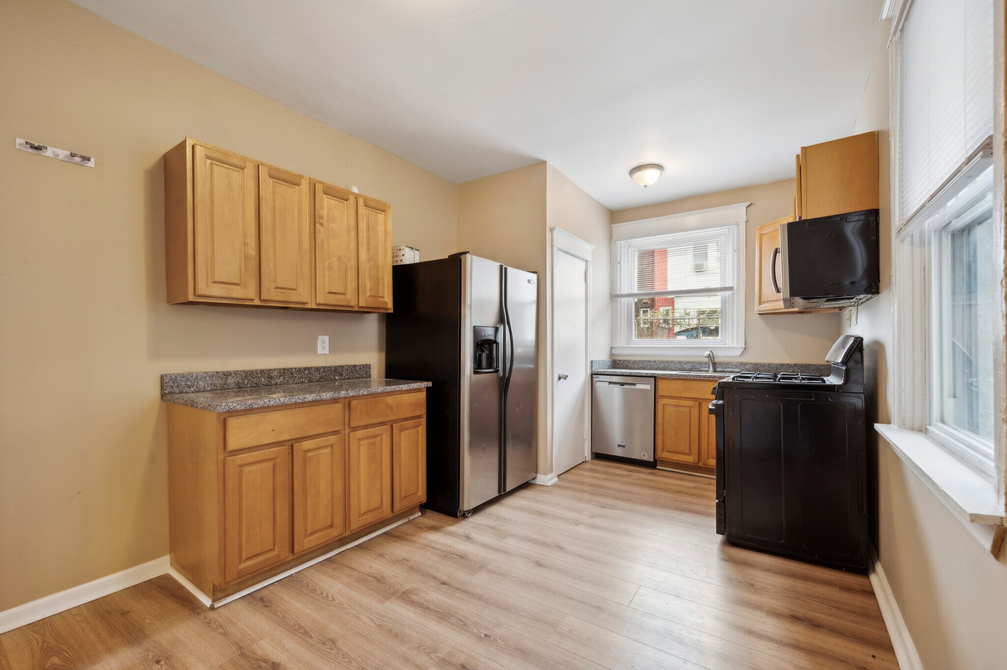 Building Photo - 5122 N Hutchinson St