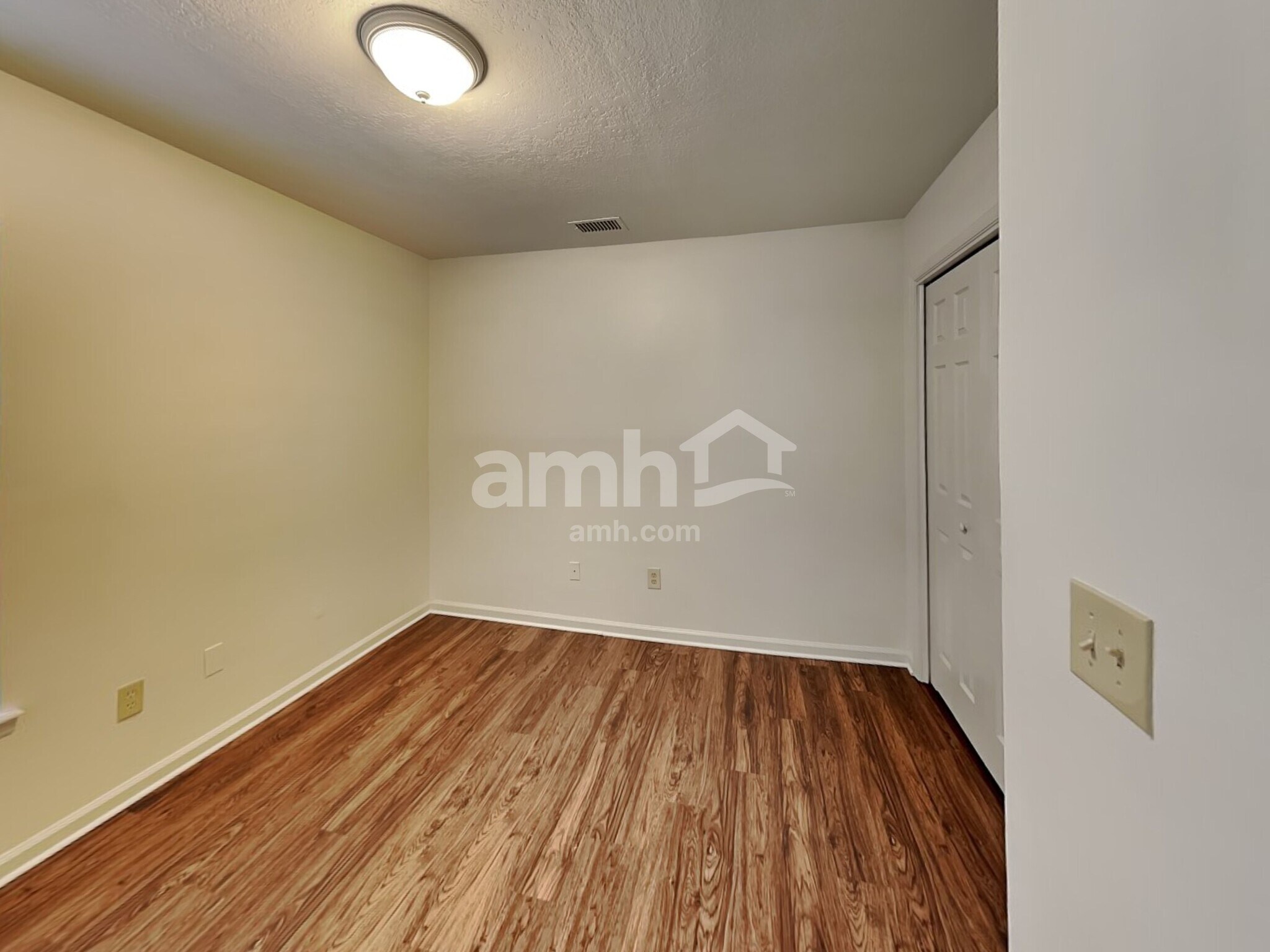 Building Photo - 4539 Antler Hill Dr E