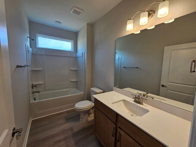 Building Photo - 2215 Flatleaf Ct