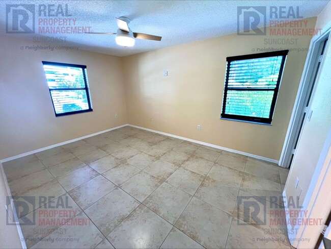 Building Photo - 631 N Orange Ave