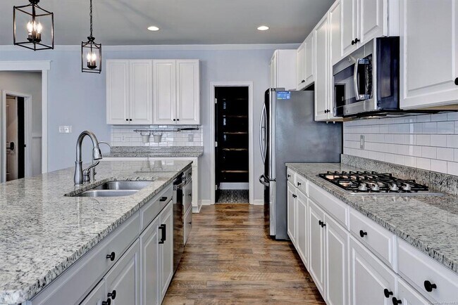 Building Photo - 515 Clement's Ml Trce