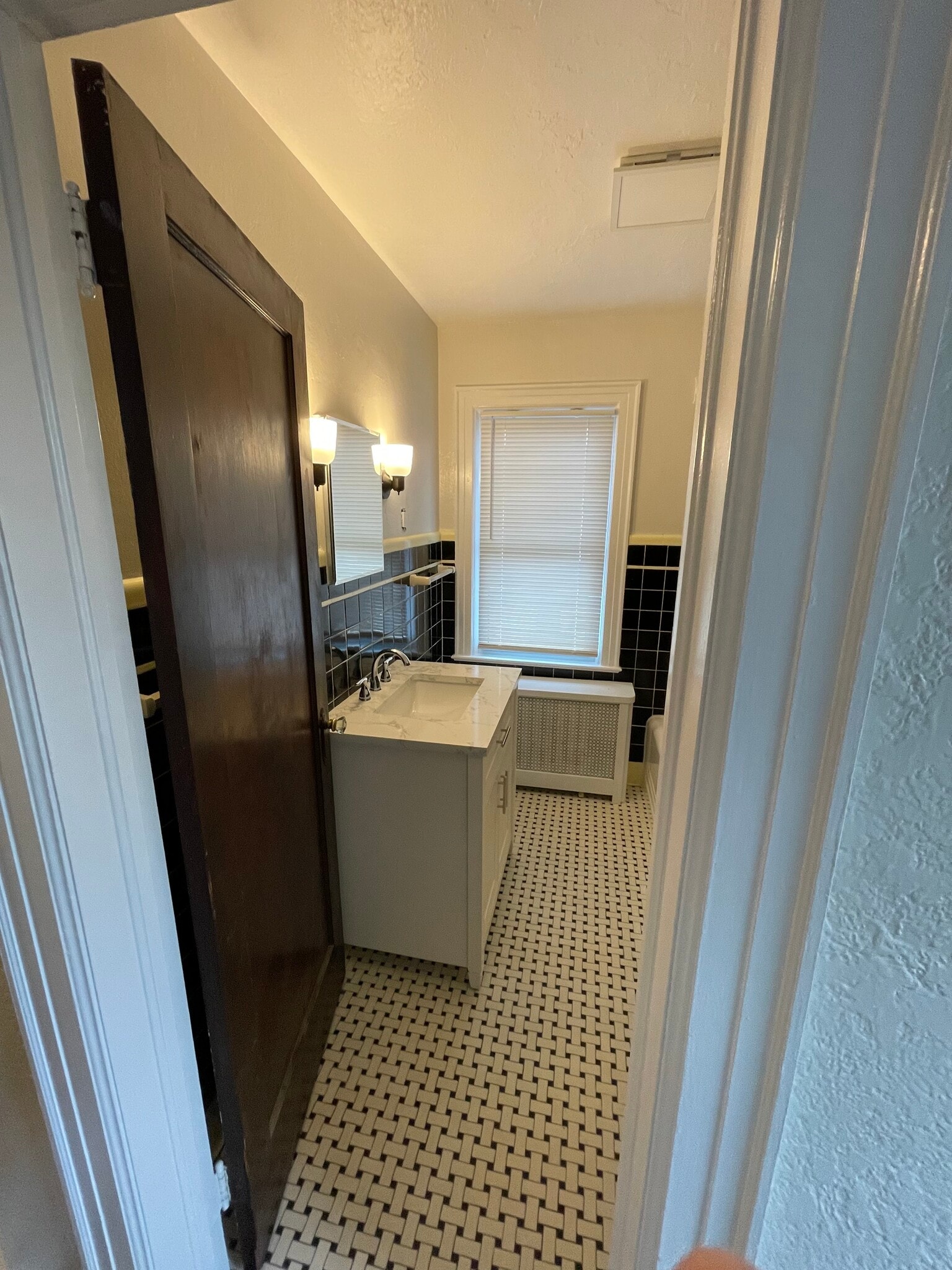 Building Photo - 464 Central Ave