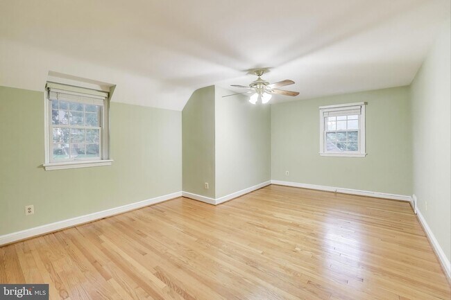 Building Photo - 9326 W Parkhill Dr