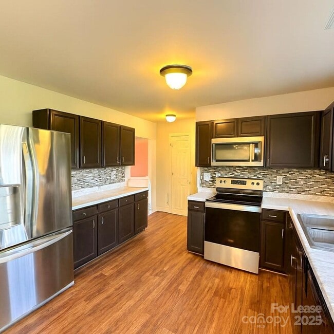 Building Photo - 4831 Stowe Derby Dr