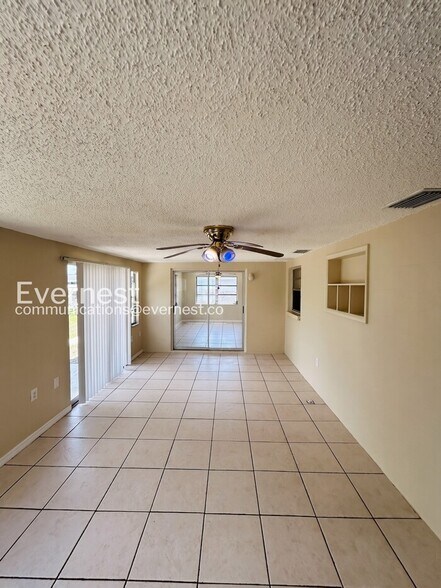 Building Photo - 9130 Chatam Ln