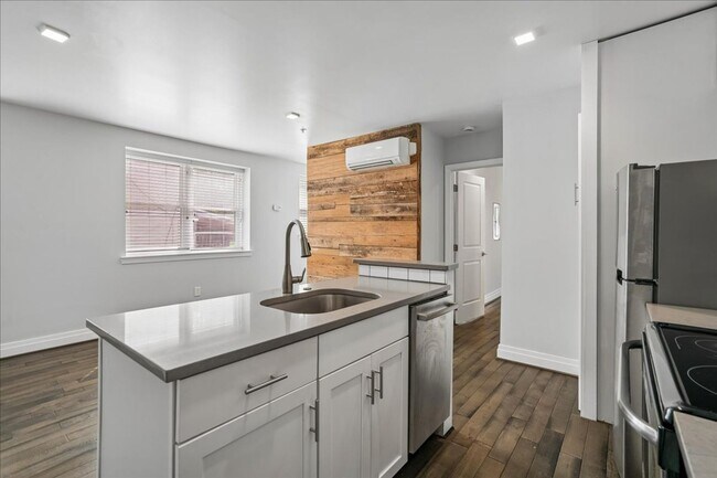 Building Photo - RAZDCPROPERTIES TRUST