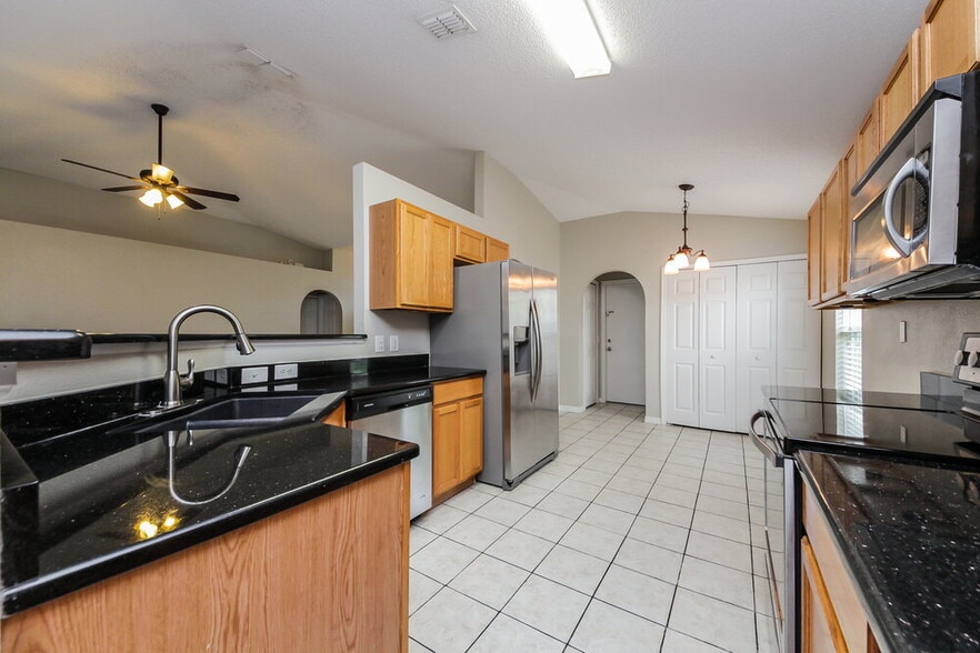 Building Photo - 5070 Silver Thistle Ln