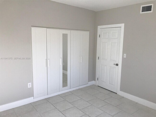 Building Photo - 1700 NW 22nd Ct