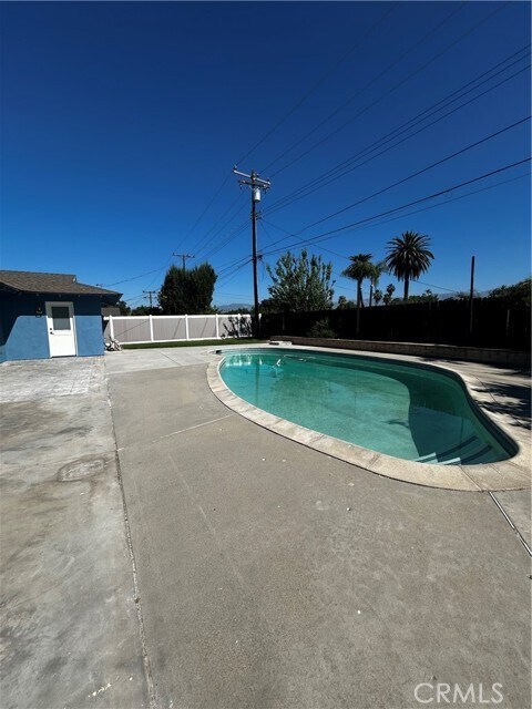 Building Photo - 717 Serpentine Dr