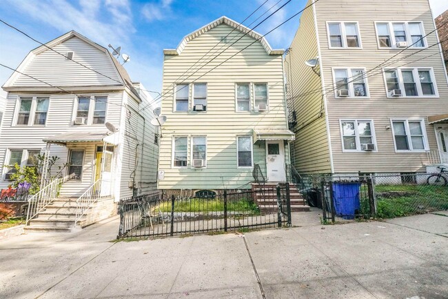 Building Photo - 148 Carlton Ave