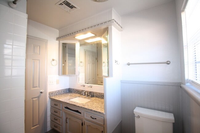 Building Photo - Adorable 3 bed in Midwest City