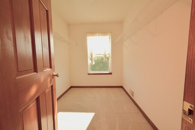 Building Photo - 2460 Georgetown Cir