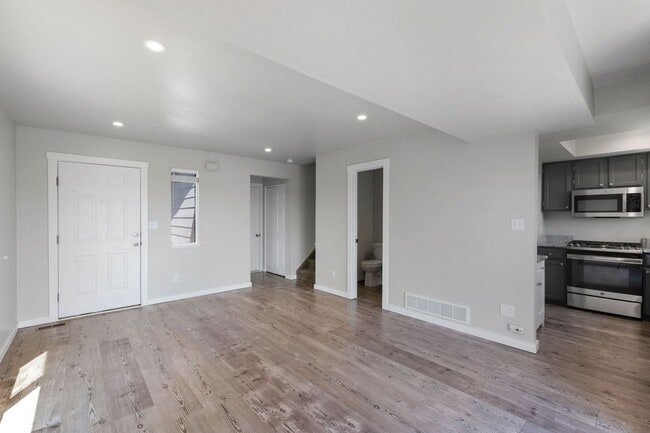 Building Photo - remodeled Monument town home