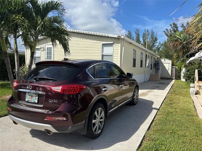 Building Photo - 5859 SW 29th Ave