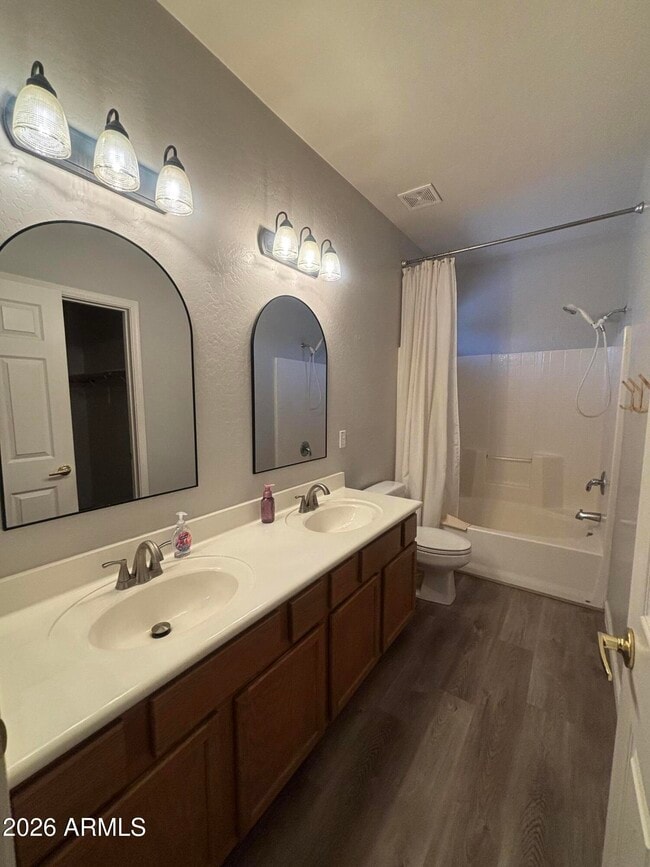 Building Photo - 948 E Savannah Dr