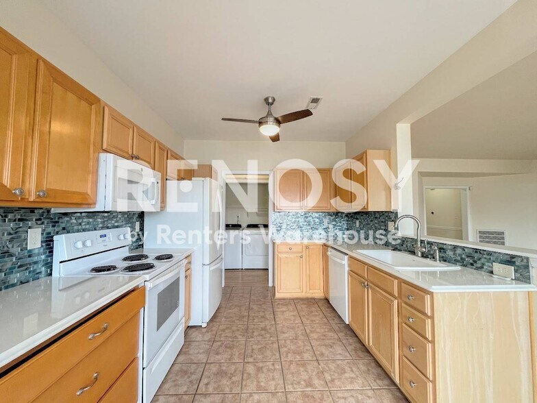 Building Photo - 5520 Summer Crescent