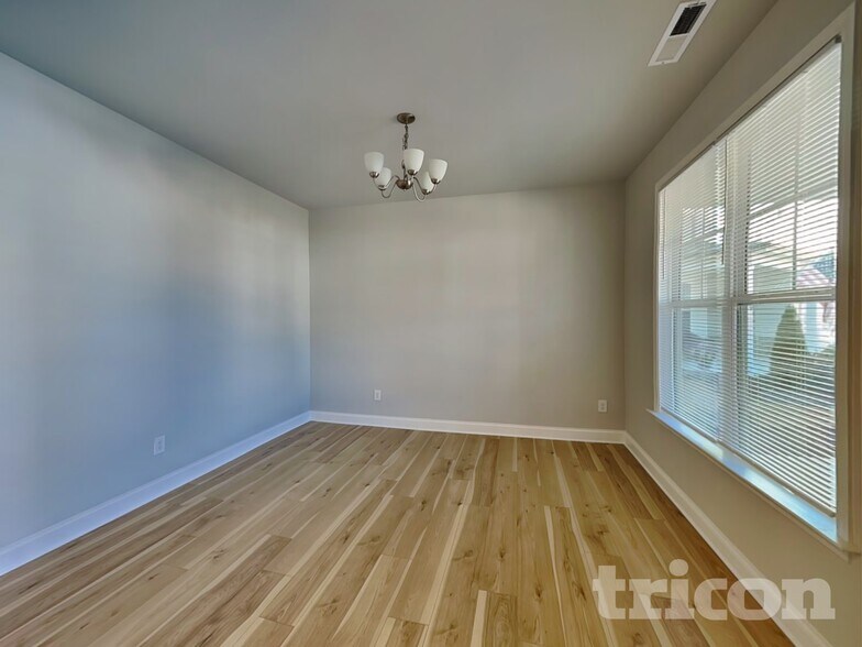 Building Photo - 165 Lynnridge Dr